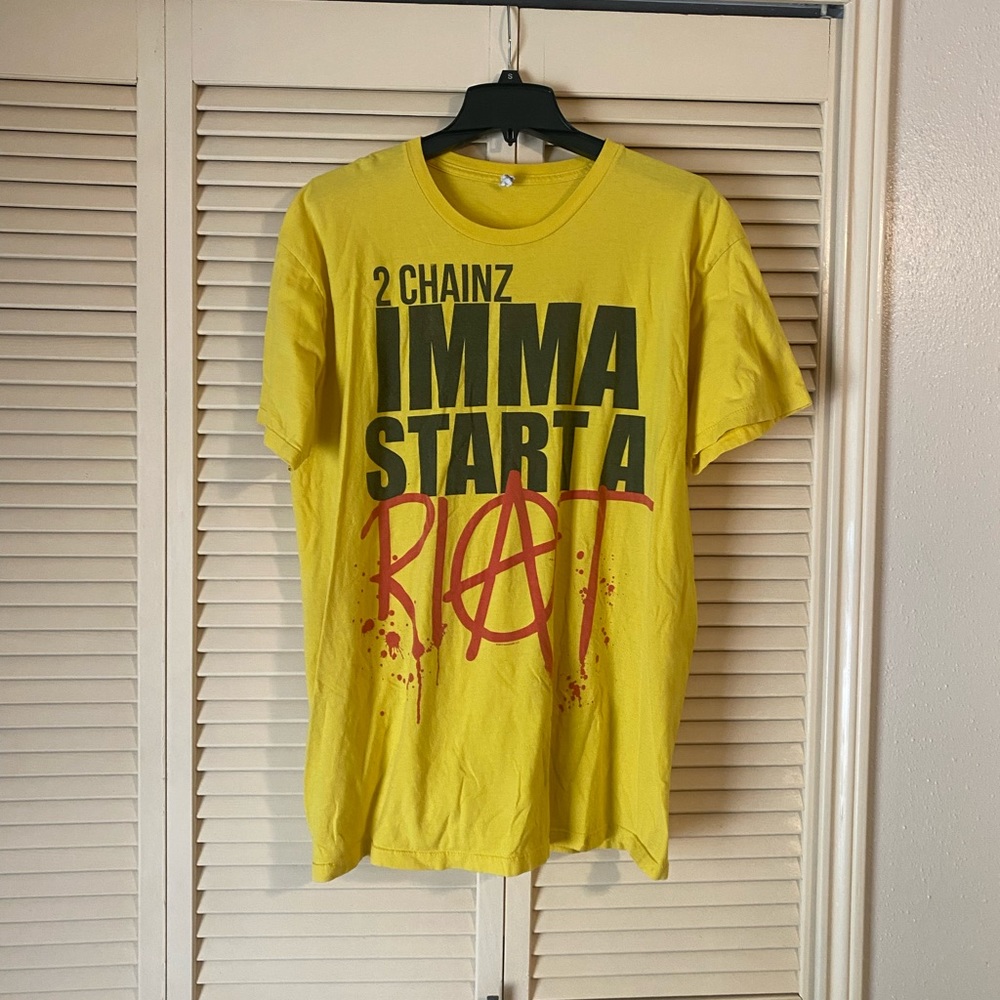 2 chainz I’m gonna start a riot  yellow tshirt
